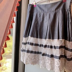 Ann Taylor Pleated Chambray Lace-Trim Swing Skirt Size 10